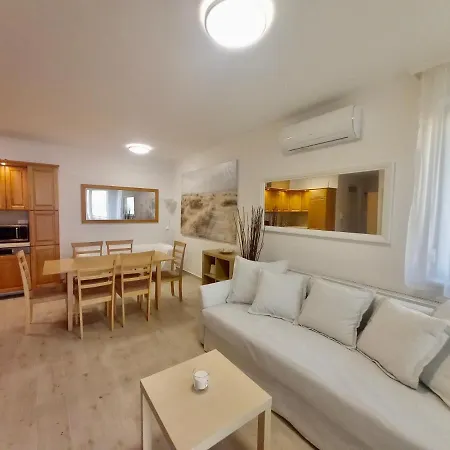 Balaton Beachside N1 Apartment *